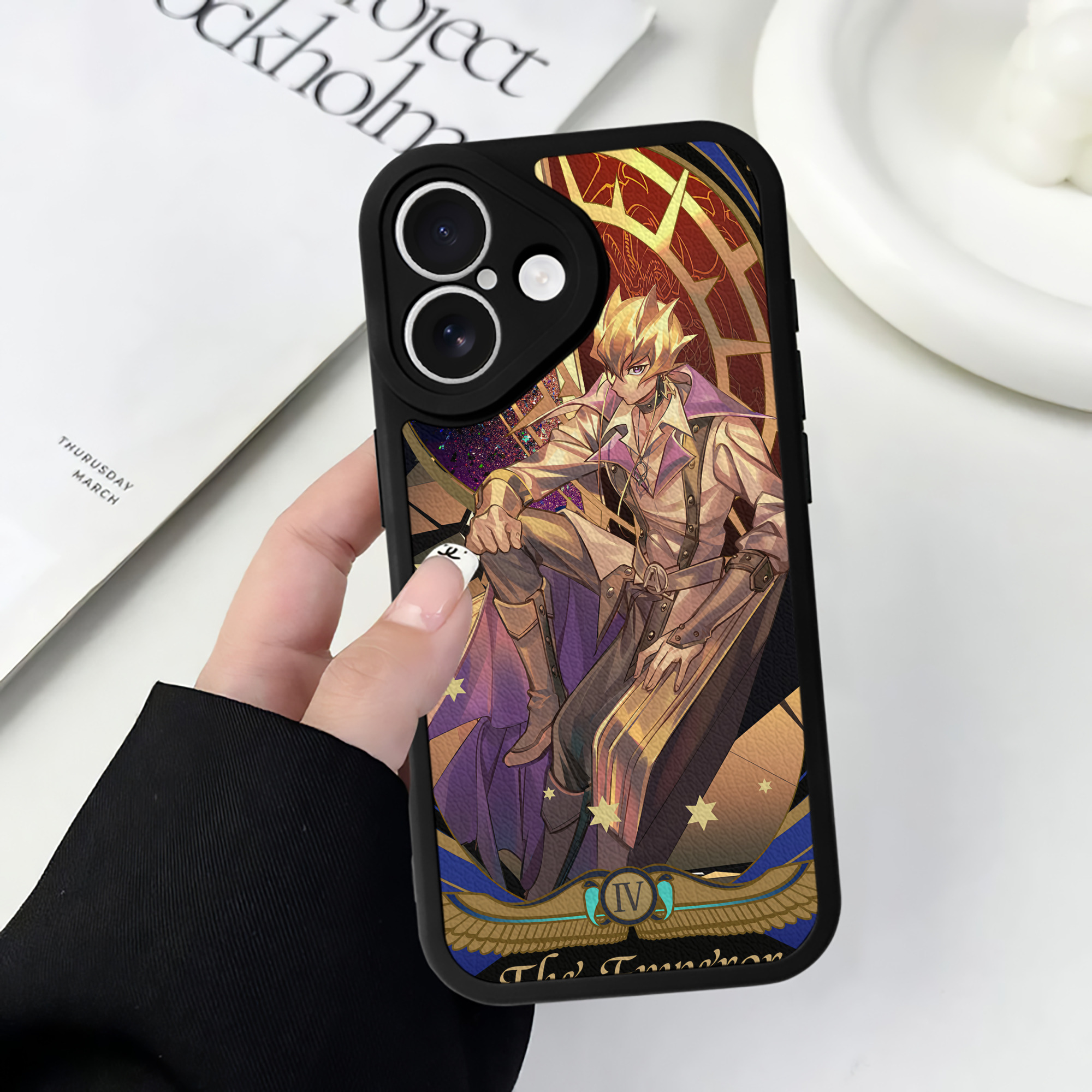 （画像用） 遊☆戯☆王 Yu-Gi-Oh! 【iPhone 16シリーズ対応】シリコンスマホケース（レザー調） 材質：シリコン